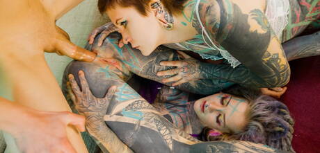 Evil Angel pleased to share with you a free photo gallery with Anuskatzz, Illuz and Paracoz in hardcore threesome