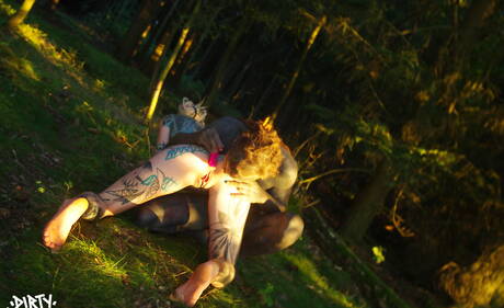 Dirty Dreaz Filmz invites you to browse their free pictures with juicy babe in xxx hardcore scene