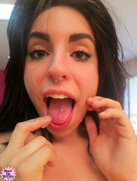 Heavy On Hotties invites you to browse their free pics with Thais in sex scene with dude